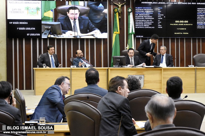 Deputados aprovam crÃ©dito extraordinÃ¡rio de R$ 1,7 bilhÃ£o para pagamento de servidores 