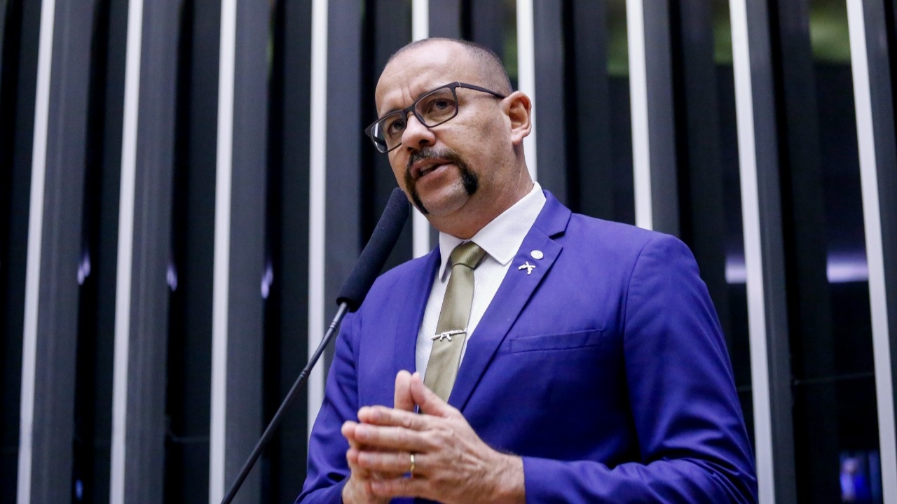 Sargento Gonçalves vota a favor de segurança armada nas escolas