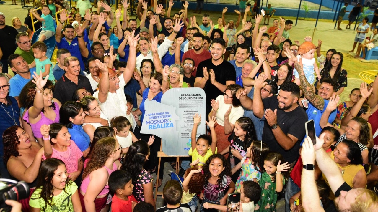 Prefeito Allyson entrega praça do Promorar, aguardada há mais de 40 anos