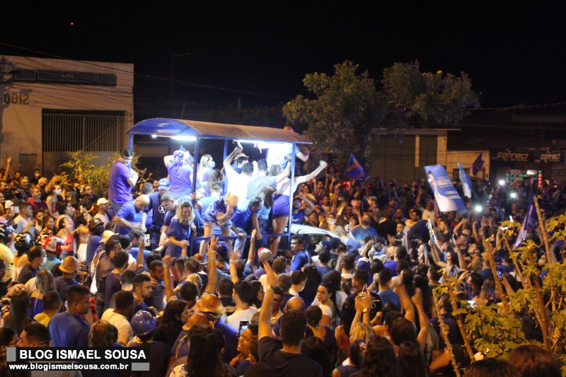 Allyson comemora vitÃ³ria na Avenida Presidente Dutra