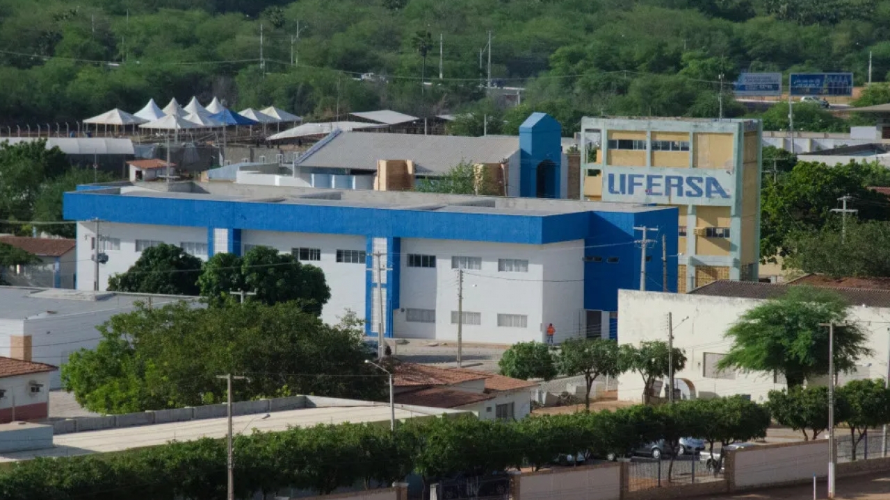 UFERSA anula Portaria que previa a exoneração de servidores que não apresentassem passaporte vacinal
