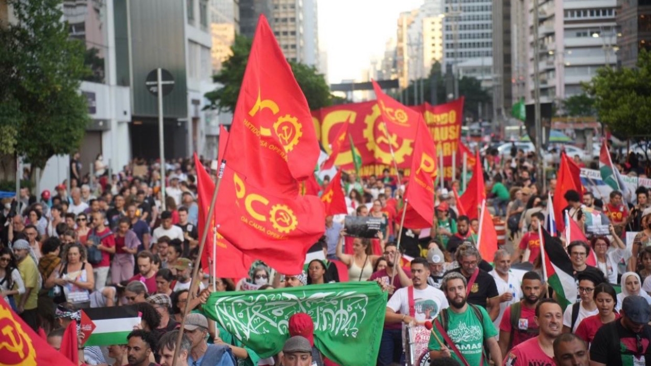 A próxima manifestação da extrema esquerda é exibir a suástica?