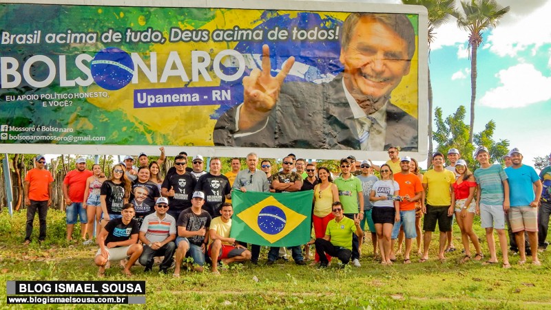 Carreata e inauguraÃ§Ã£o de outdoor de Jair Bolsonaro agitam Triunfo Potiguar e Upanema