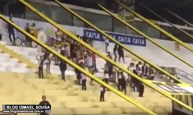 Torcedores do CriciÃºma provocam Chapecoense: "Ã£o-Ã£o-Ã£o, abastece o aviÃ£o"