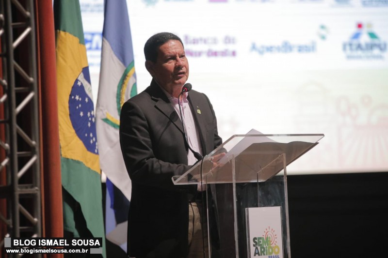 "Esta Ã© a hora do semiÃ¡rido. Vamos vencer!", diz MourÃ£o na abertura do FÃ³rum do SemiÃ¡rido em MossorÃ³