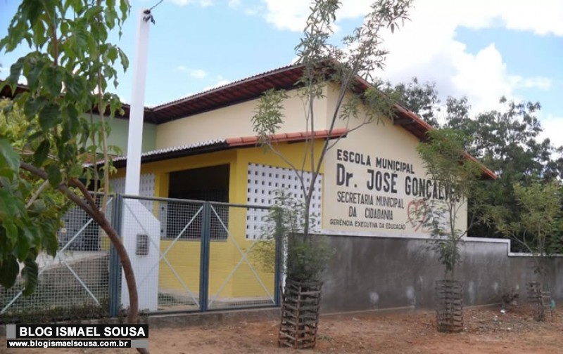 "A paz e a tranquilidade levados de assalto", desabafa professor de escola alvo de dois arrastÃµes