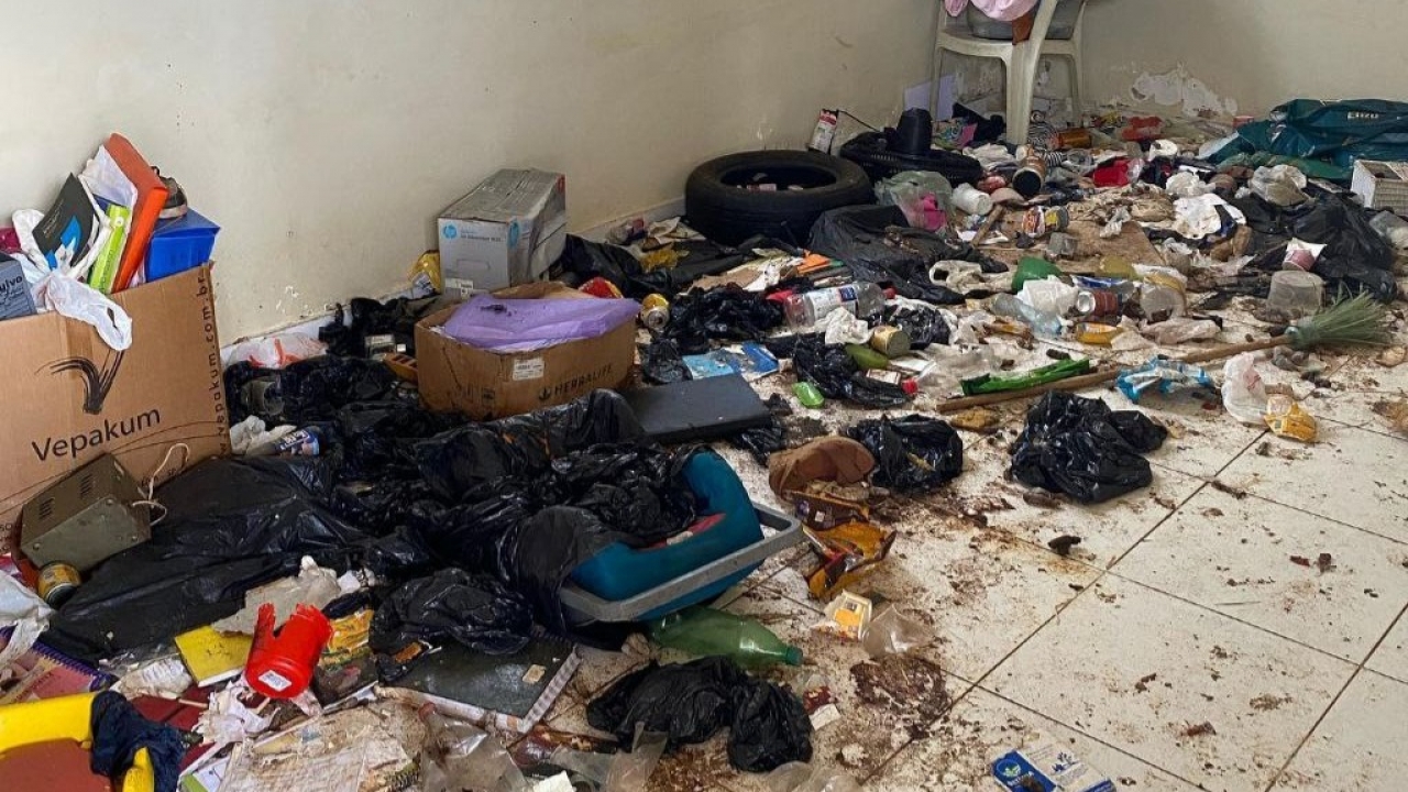 Vereador Paulo Igo, pai da criança encontrada em casa tomada por lixo e animais famintos, se pronuncia
