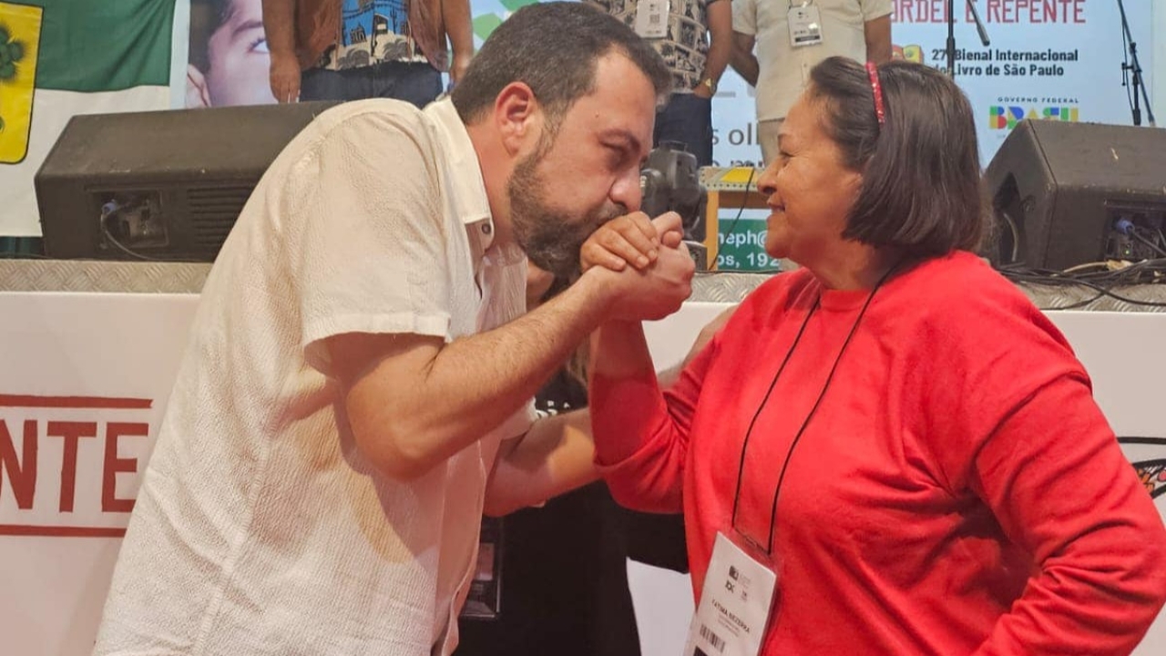 Fátima e ‘Boules’: A dupla dinâmica da linguagem neutra na Bienal