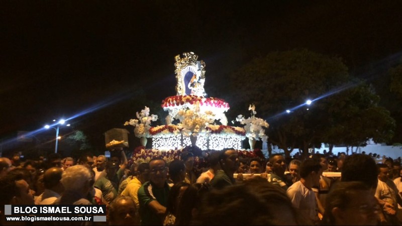FÃ© e devoÃ§Ã£o marcam a procissÃ£o de Santa Luzia