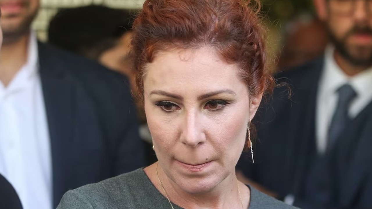 URGENTE: Carla Zambelli se entrega e é presa na Itália