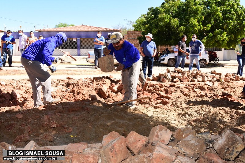 Passagem de Pedra recebe mutirão com serviços de limpeza e infraestrutura