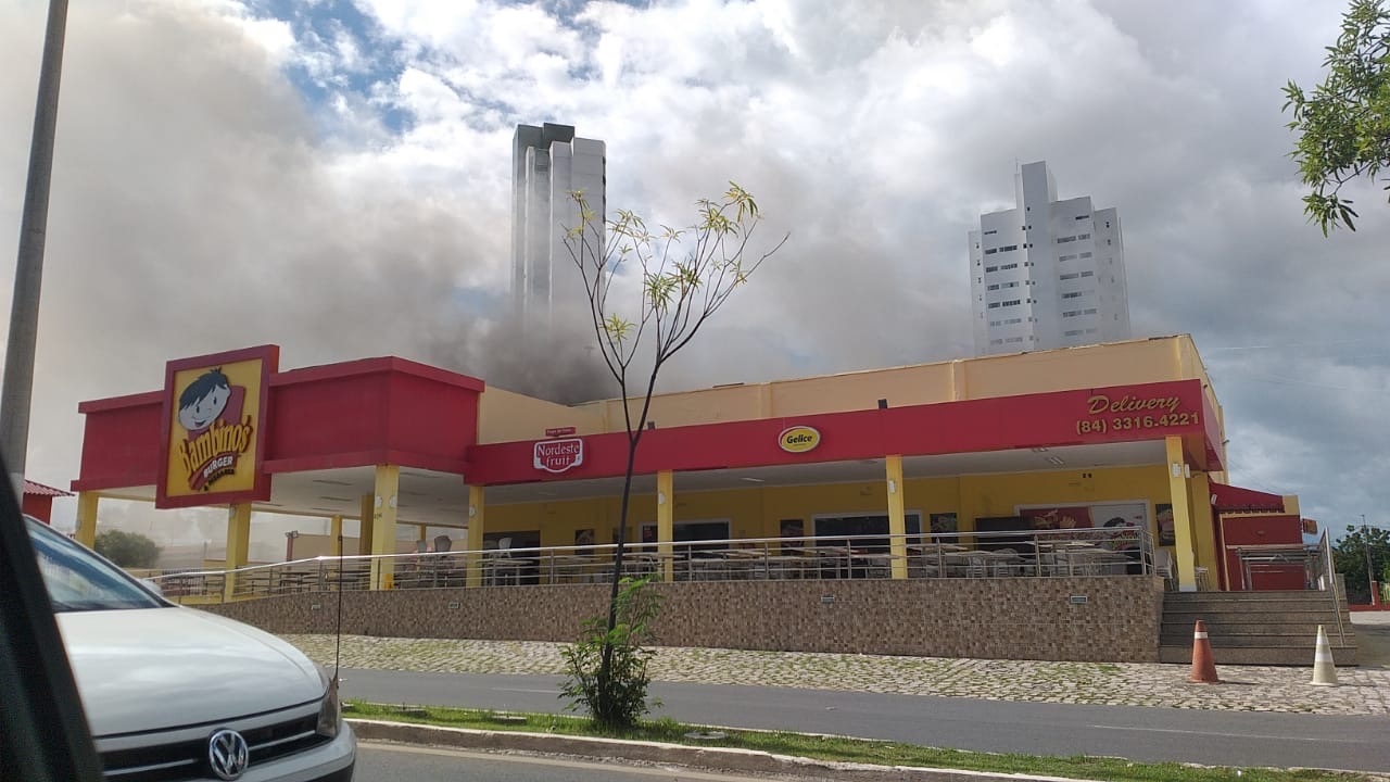 Urgente: Incêndio atinge Bambinos da João da Escossia