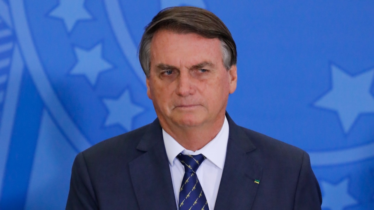 Bolsonaro promete rebaixar pandemia de Covid-19 para endemia nos próximos dias