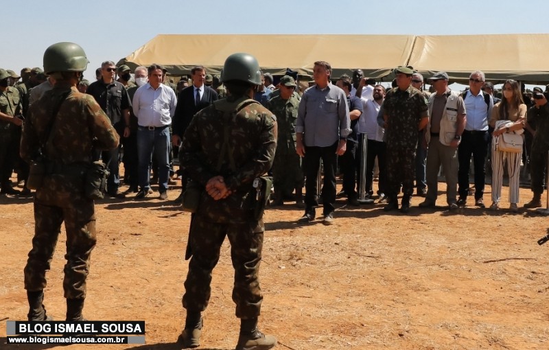 Ao lado de Bolsonaro, General Girão prestigia exercício militar "Operação Formosa"