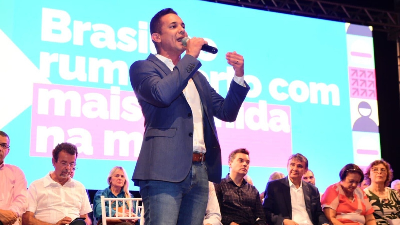 Allyson anuncia plano para servidores da Assistência Social
