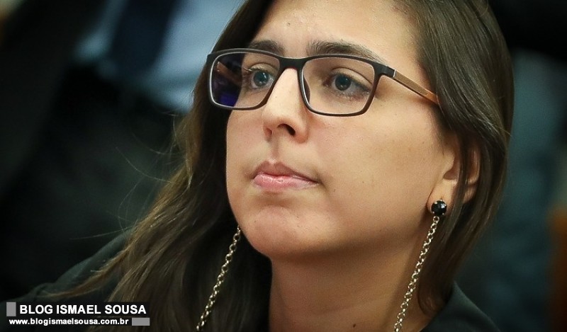 Natália Bonavides foi a única deputada do RN a votar contra projeto que autoriza empresas a comprar vacinas para funcionários
