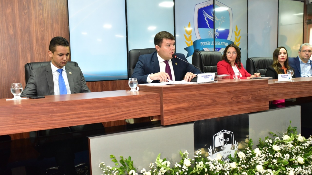 Lawrence destaca independência e harmonia entre poderes