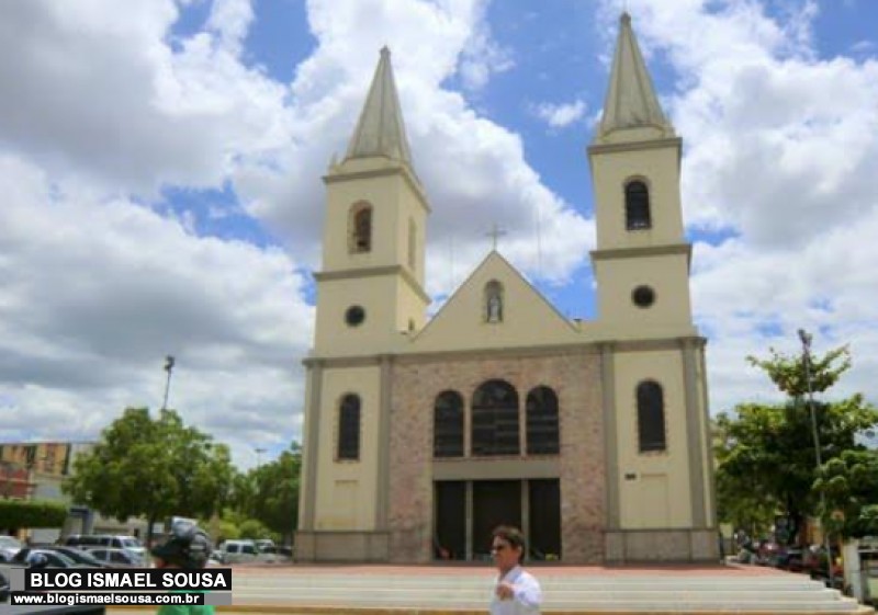Novo decreto autoriza apresentaÃ§Ãµes de grupos musicais e espaÃ§os infantis em igrejas e templos 
