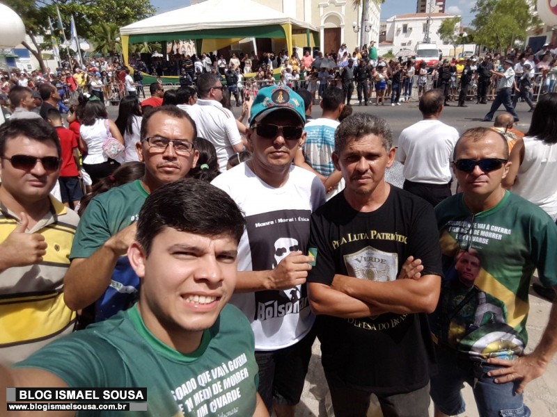 Grupo manifesta apoio a Jair Bolsonaro durante desfile da IndependÃªncia em MossorÃ³
