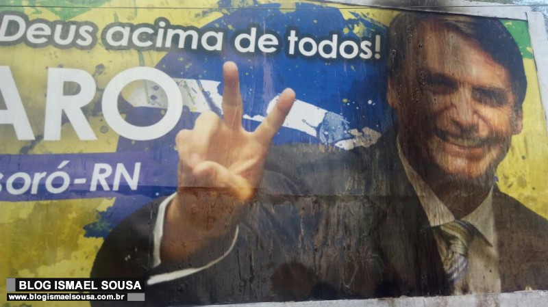 Outdoor de Bolsonaro em MossorÃ³ Ã© vandalizado, denunciam apoiadores