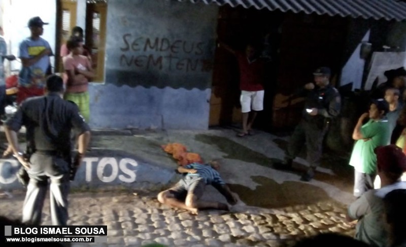 Dupla Ã© perseguida e morta a tiros no bairro Barrocas
