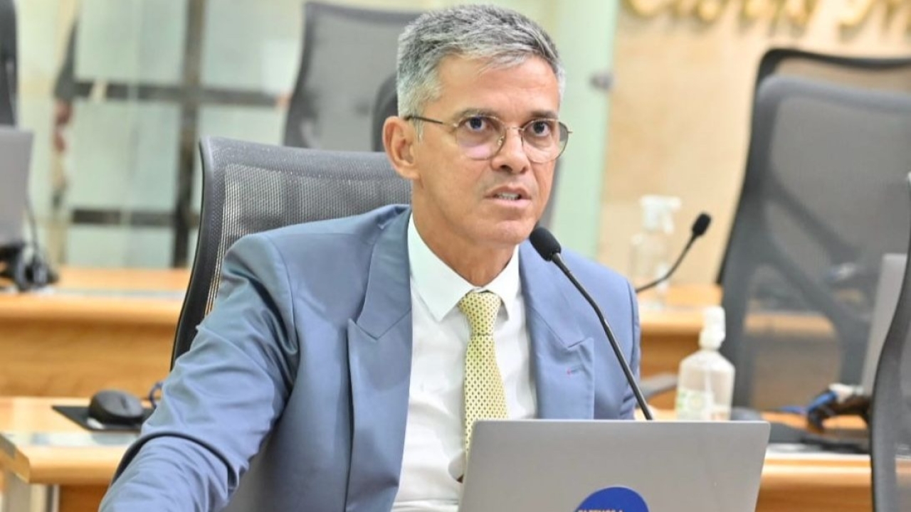 Deputado que barrou aumento de impostos reassume Comissão de Finanças no RN