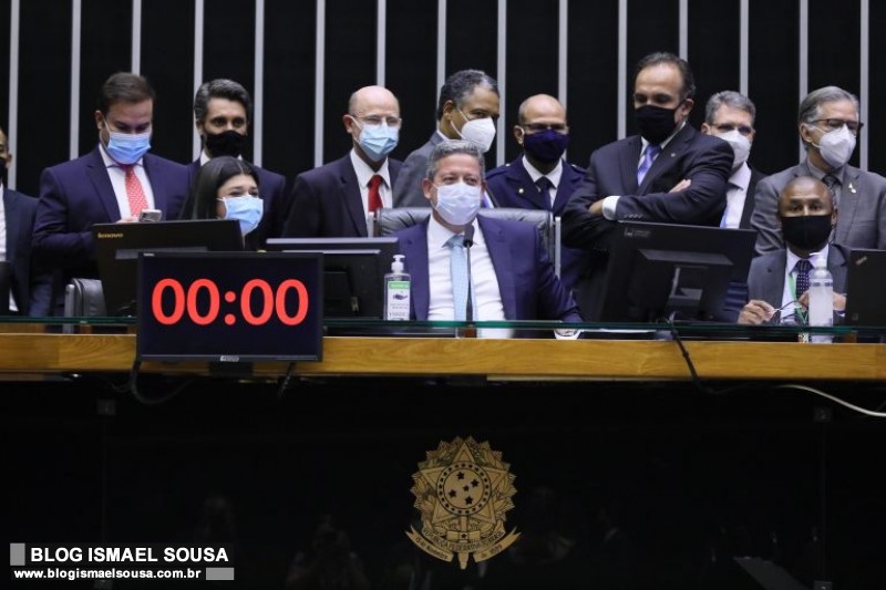 Câmara ressuscita quarentena para juízes e militares
