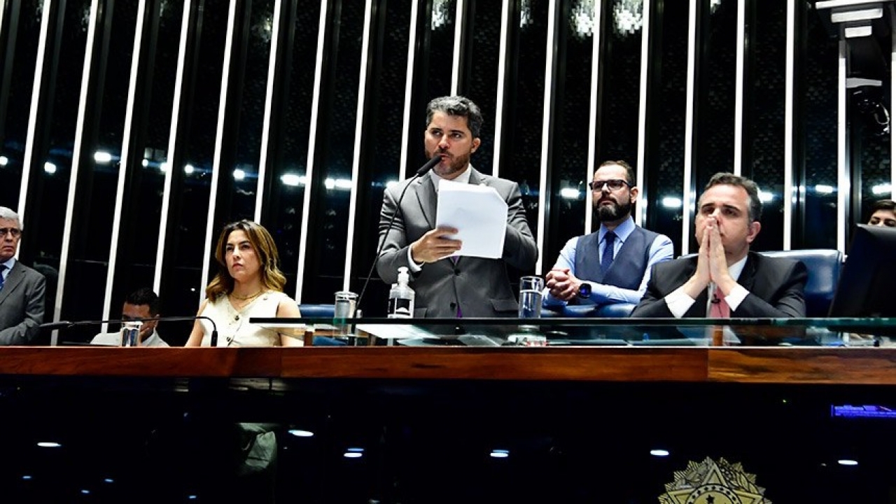 Enfim, o Senado acordou!