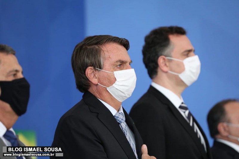 Bolsonaro sanciona projeto que permite comercializaÃ§Ã£o de vacinas pelo setor privado
