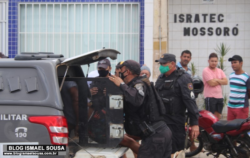 PM age rÃ¡pido e liberta dono de loja de celular feito refÃ©m durante assalto em MossorÃ³