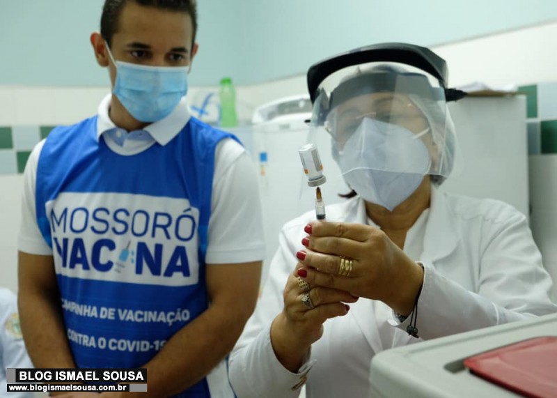 Allyson anuncia para amanhã início da vacinação de idosos de 65 anos em Mossoró