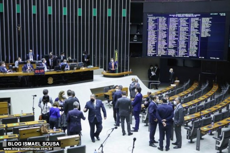 PEC dos Precatórios é aprovada em 2º turno 
