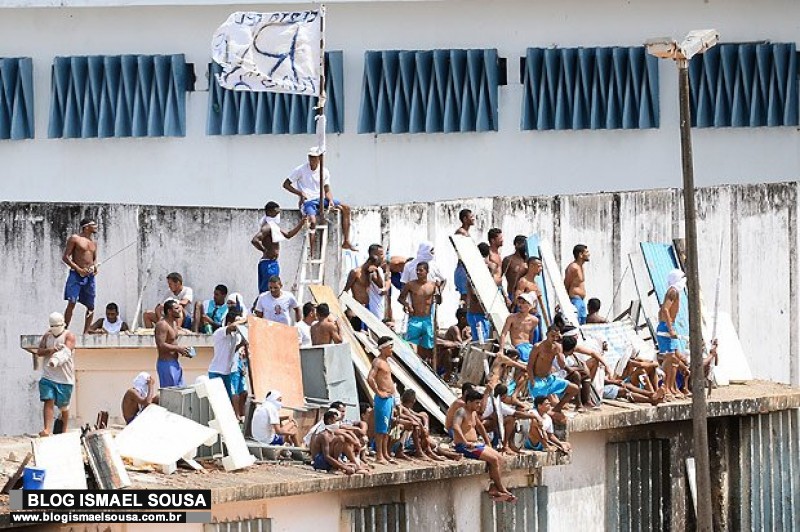 Presos de AlcaÃ§uz ameaÃ§am retaliaÃ§Ã£o fora das cadeias