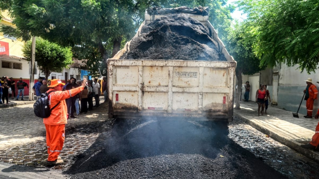 Prefeitura dá início a pavimentação de ruas da Ilha de Santa Luzia e recuperação da Av. Alberto Maranhão