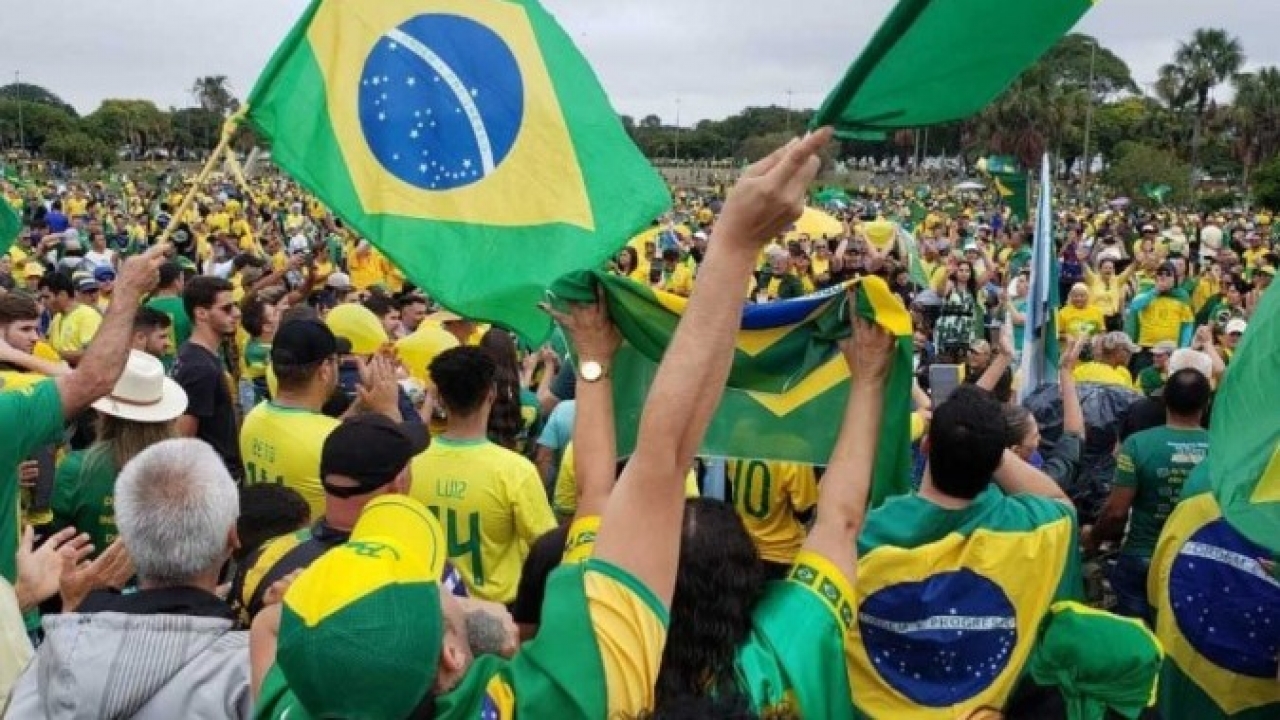 Bomba, vandalismo e terrorismo não fazem parte das pautas dos movimentos de direita