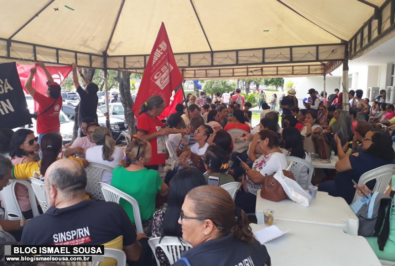 Em greve, servidores da saÃºde organizam bloco de carnaval: "Os Caloteados"