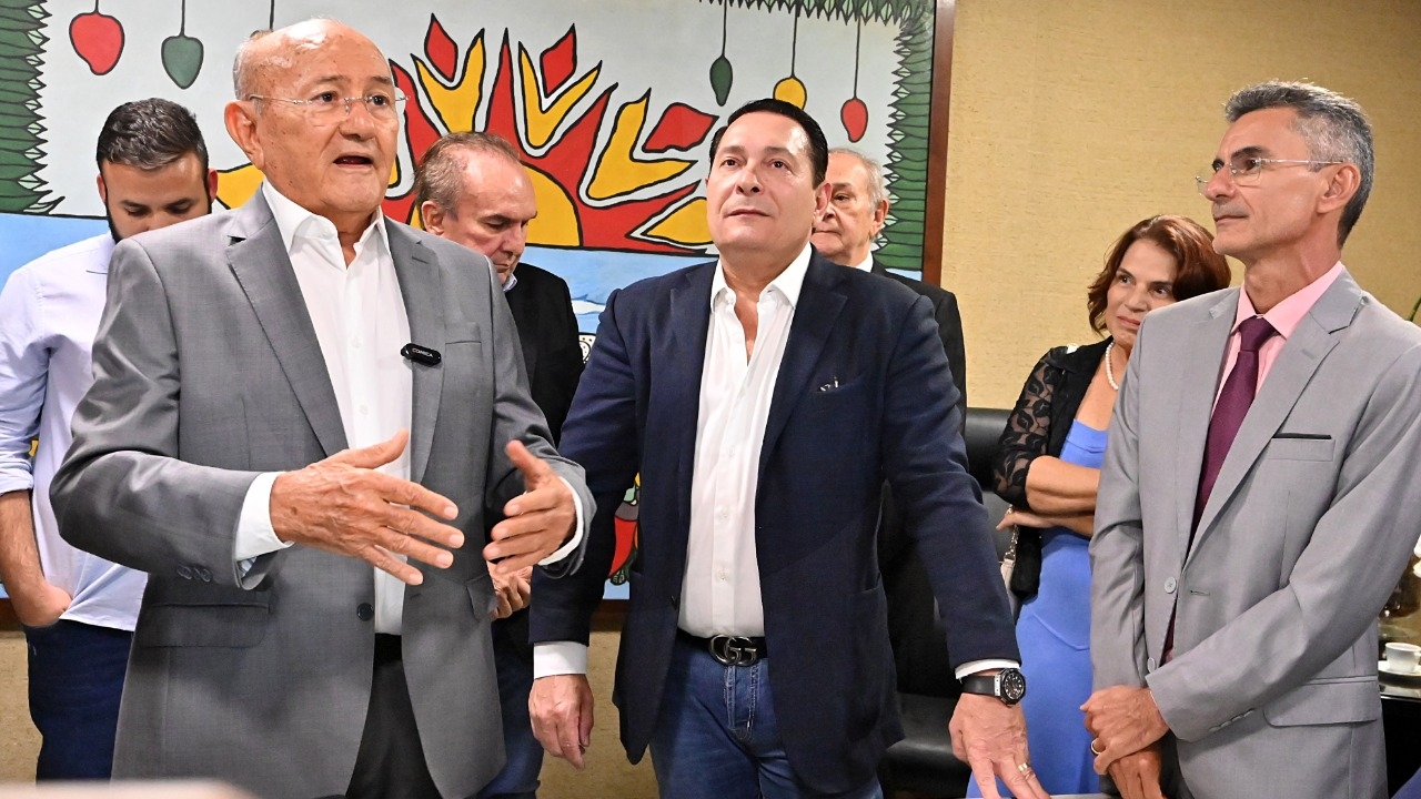 Jurássico na política, Vivaldo toma posse para exercer seu 10º  mandato