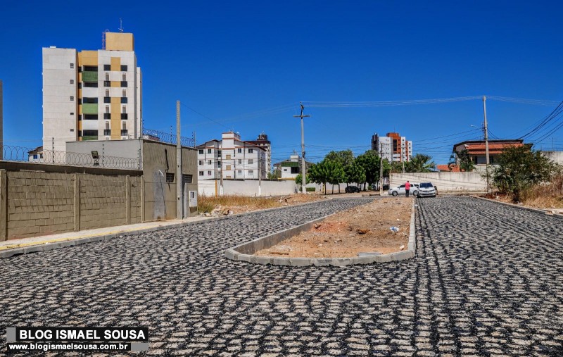 Pavimentação avança em ruas do bairro Santo Antônio