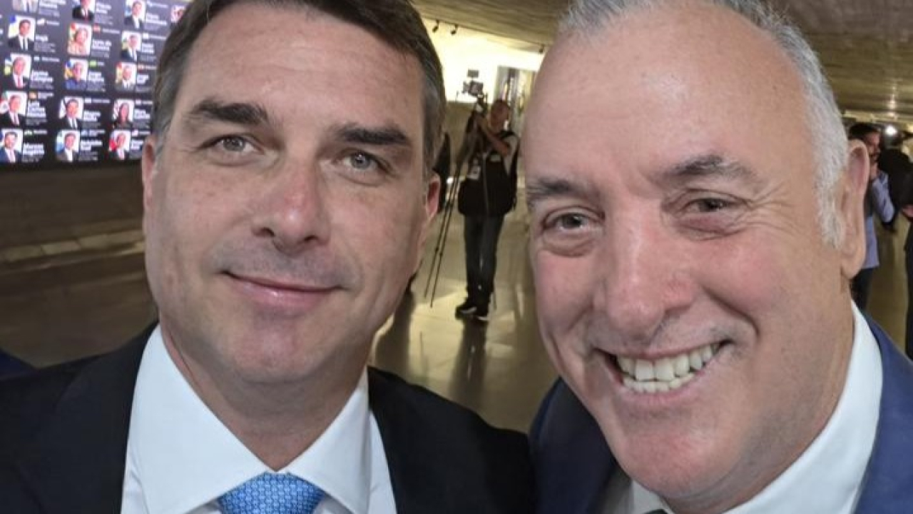 Flávio Bolsonaro reforça apoio a Coronel Hélio ao Senado