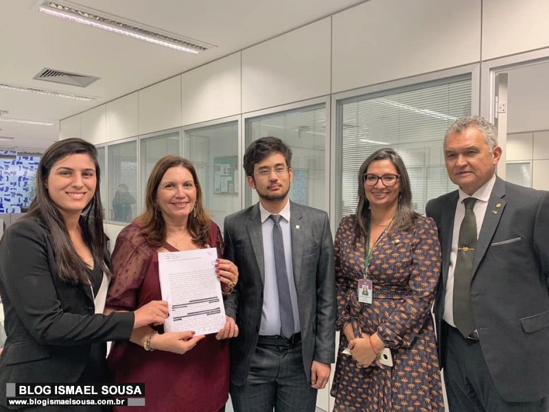 General GirÃ£o e outros parlamentares protocolam pedido de impeachment de ministros do STF