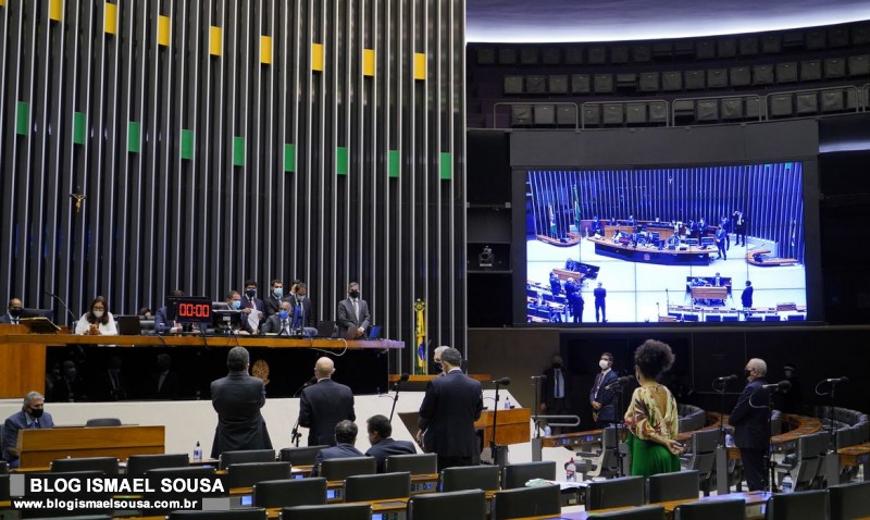 Sem distritão, Câmara aprova texto-base da PEC da reforma eleitoral