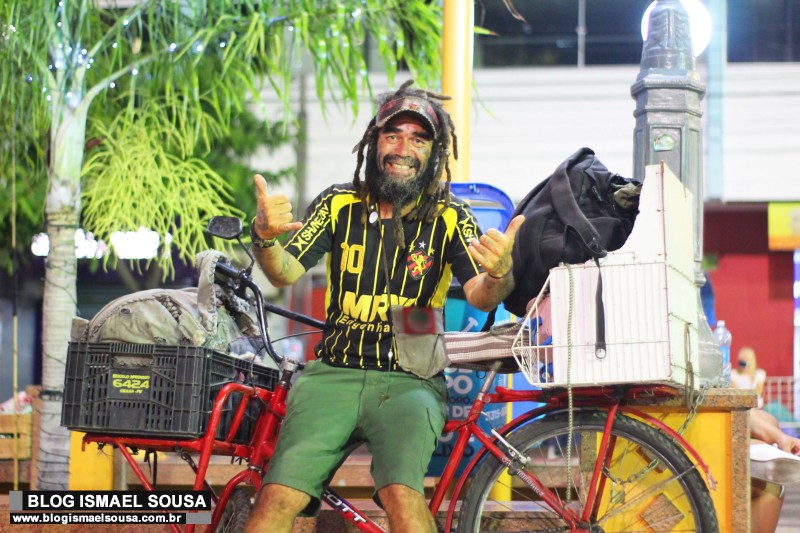 Ciclista pedala mais de 400 km para vender artesanato em MossorÃ³