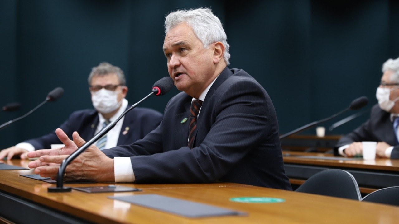 General Girão propõe Projeto de Lei para tornar crime o desrespeito aos símbolos nacionais