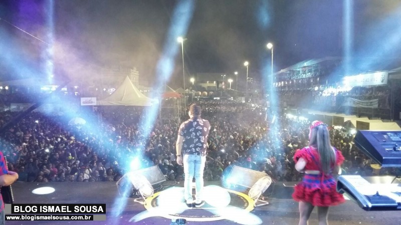 PÃºblico lota EstaÃ§Ã£o das Artes em noite dedicada ao romÃ¢ntico brega