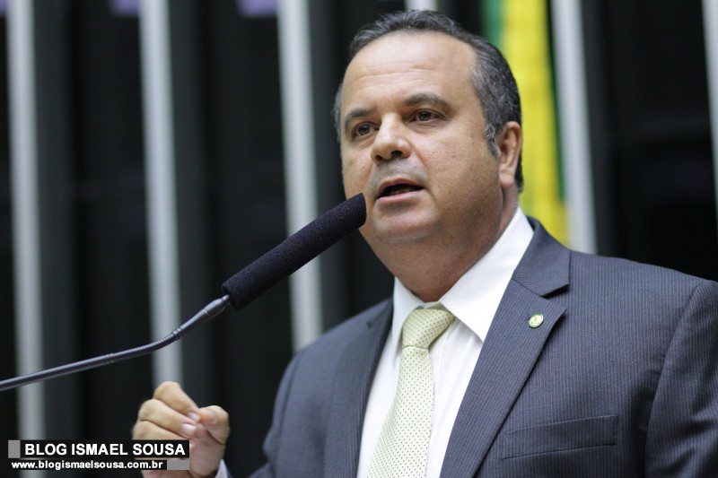 RogÃ©rio Marinho critica invasÃµes: â€œMilÃ­cia e facÃ§Ã£o polÃ­tica tentam se apropriar das escolasâ€