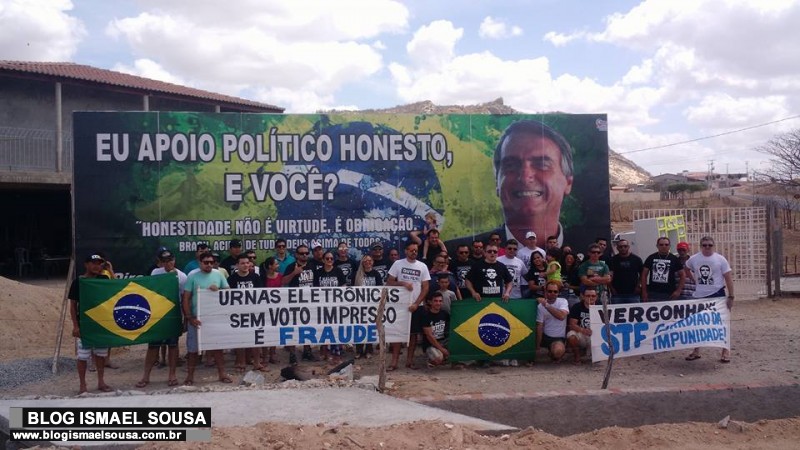 Apoiadores de Jair Bolsonaro inauguram outdoor em Parelhas-RN