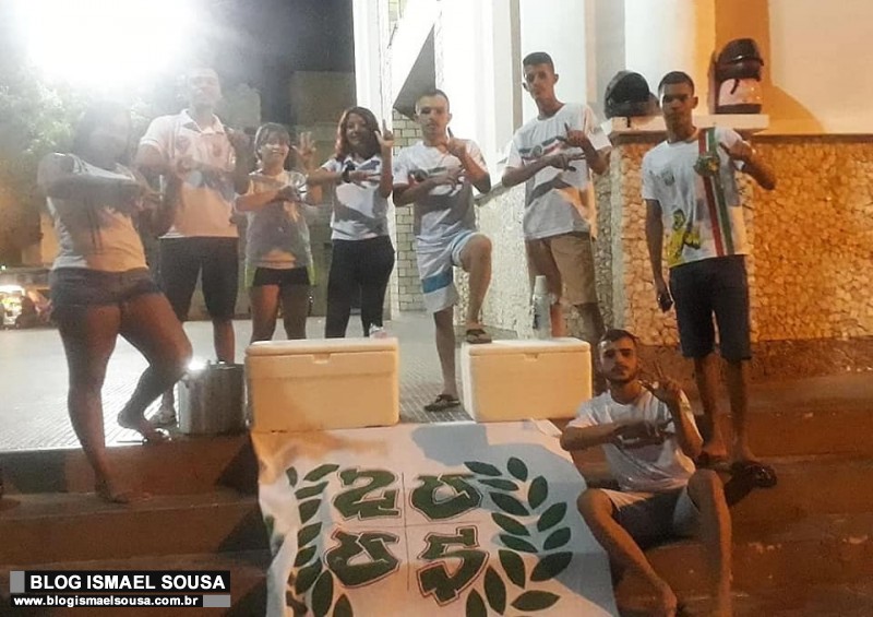 Torcida do BaraÃºnas realiza CanjÃ£o SolidÃ¡rio para moradores de rua de MossorÃ³