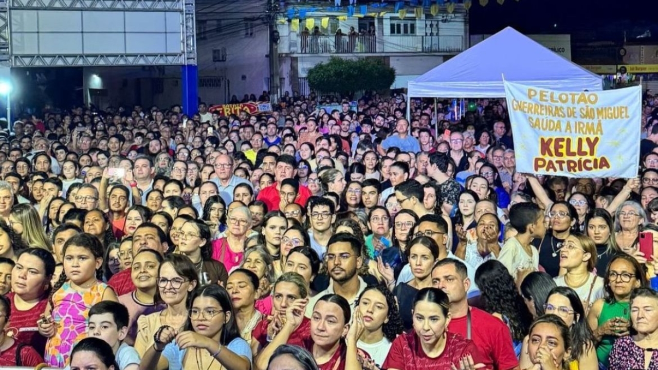 Polo São João é sucesso de público com show de Irmã Kelly Patrícia