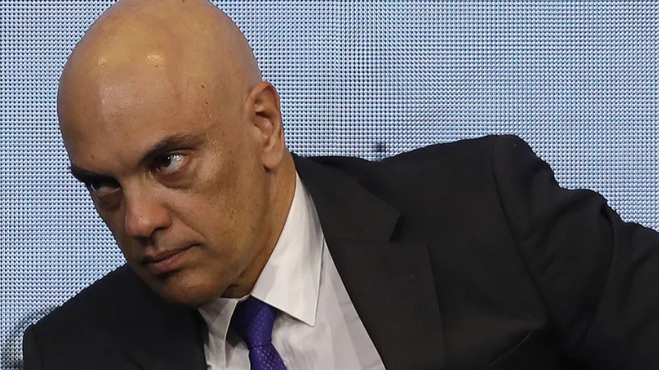 Moraes nega pedido de Bolsonaro sobre inserções em rádios