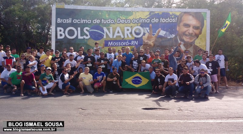 Admiradores de Bolsonaro inauguram outdoor em MossorÃ³-RN